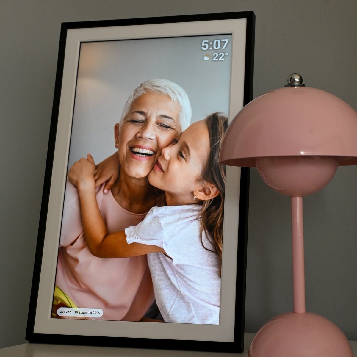 UMBRION - Digitale fotolijst - 15.6"