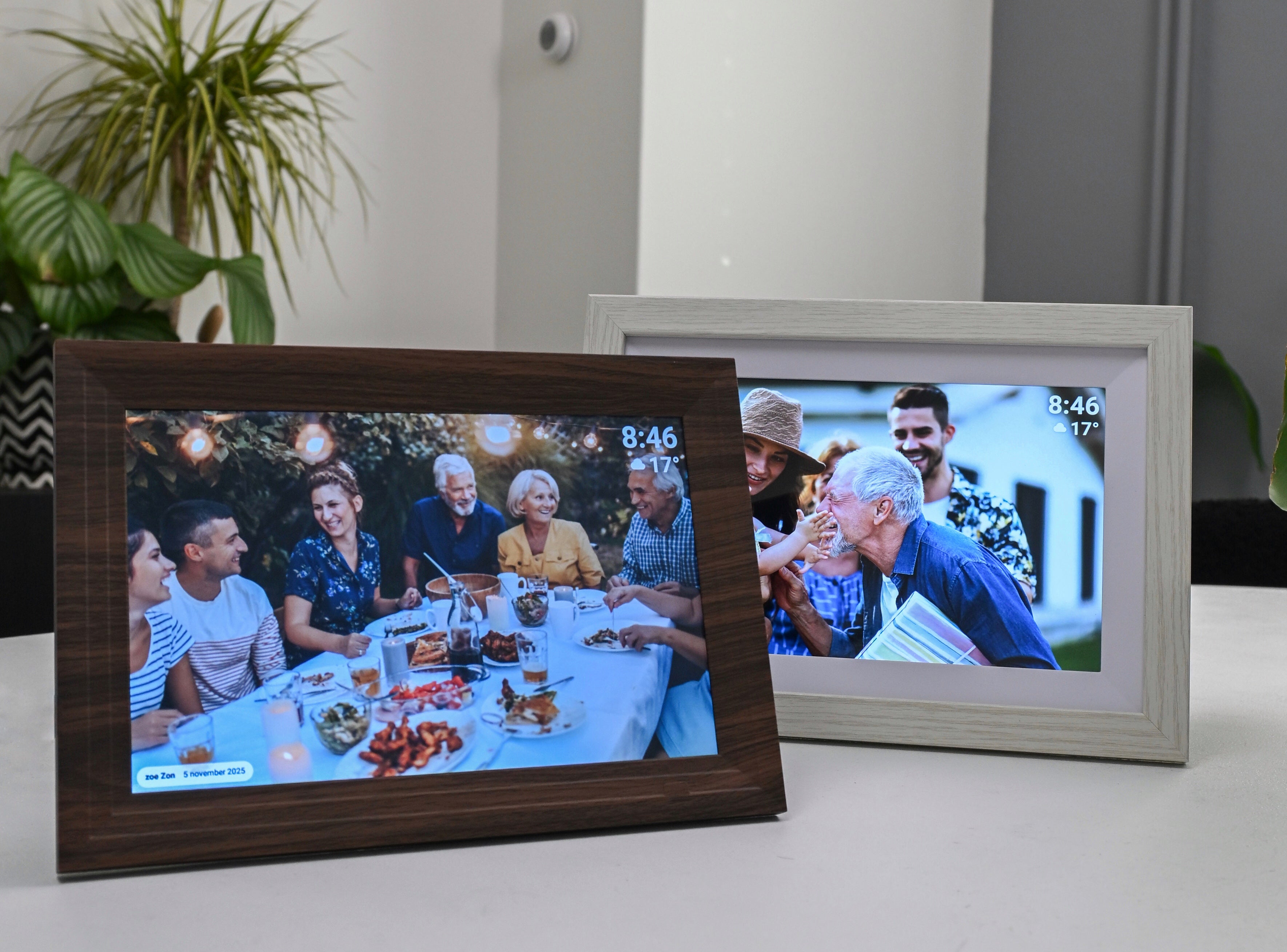 houten digitale fotolijsten met foto's fan familie en grootouders